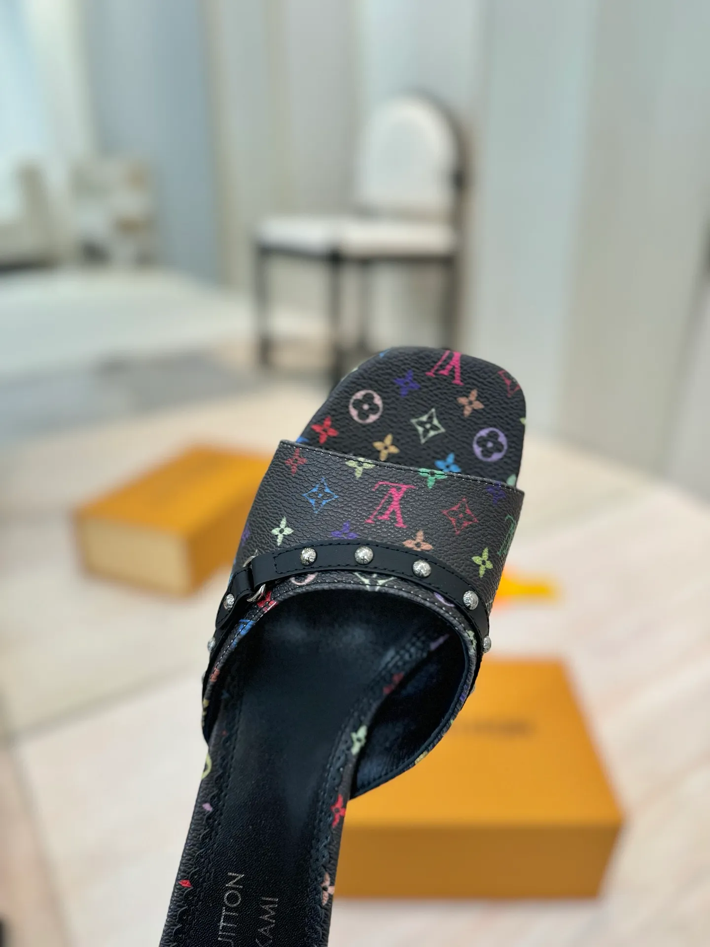 👟👟Ex-factory price 600👟👟 (top version) louis vuitton LV Louis Vuitton 25/Spring and Summer The latest Mary Jane shoes are simple and exquisite, full of high-end, showing elegance~ They look great on the feet and are full of summer shoes💯Awesome ✅Upper: 3D printed cowhide ✅Inner lining: Sheepskin lining, ✅Outsole: Genuine leather outsole imported from Italy ✅Size: 35-41 (40 to 41 customized, non-returnable) ✅Packaging: full set of packaging